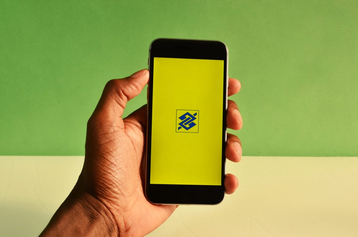 banco-do-brasil-passa-a-permitir-que-clientes-controlem-gastos-pelo-whatsapp;-entenda