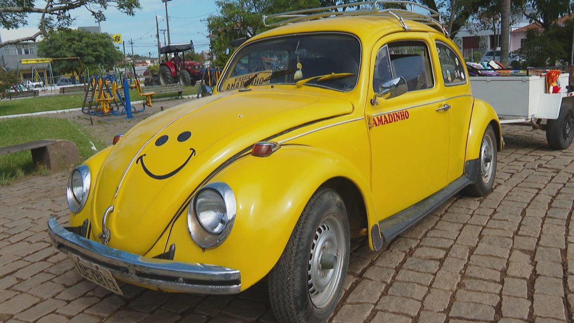fuscoteca:-conheca-carro-que-virou-biblioteca-itinerante-no-rs