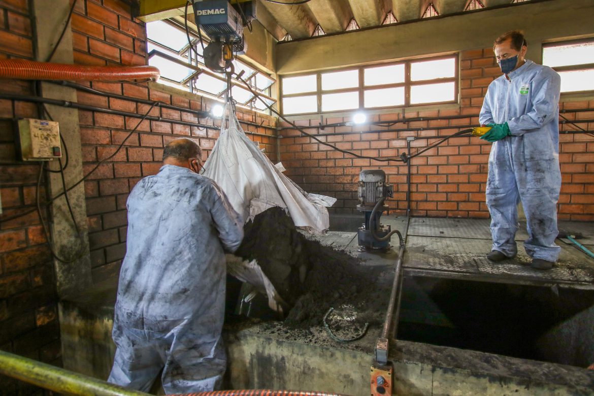 prefeitura-passa-a-utilizar-carvao-ativado-em-estacoes-de-tratamento-em-porto-alegre-para-evitar-cheiro-e-gosto-ruins