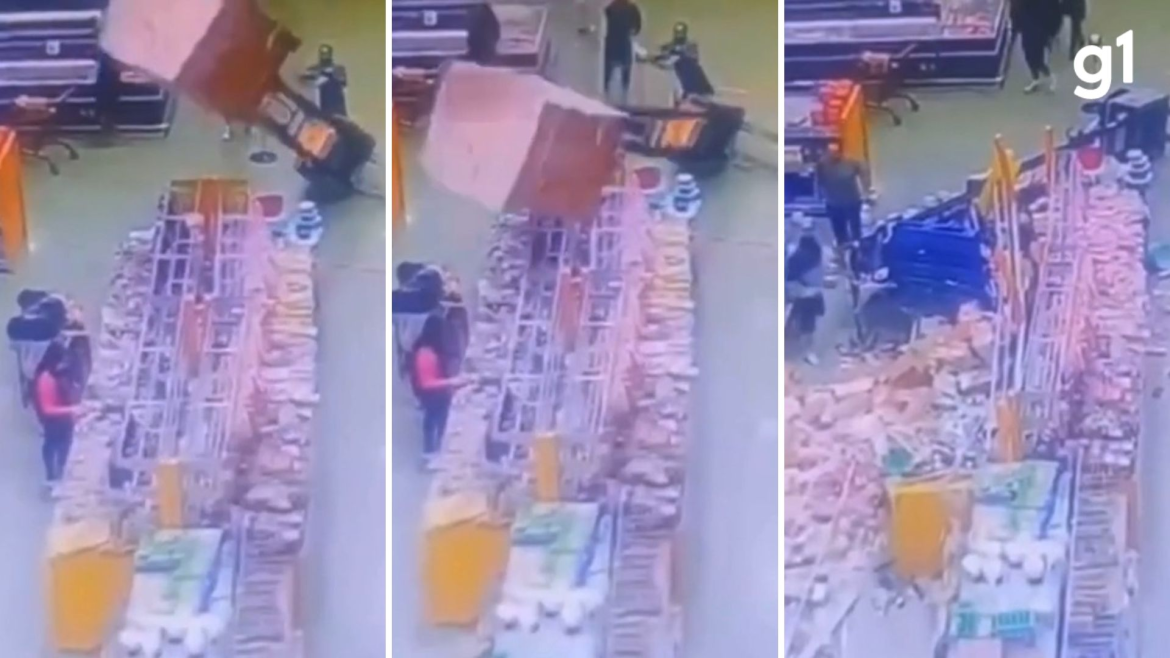 video:-cliente-e-atingida-por-carregamento-de-leite-condensado-em-supermercado-no-rs