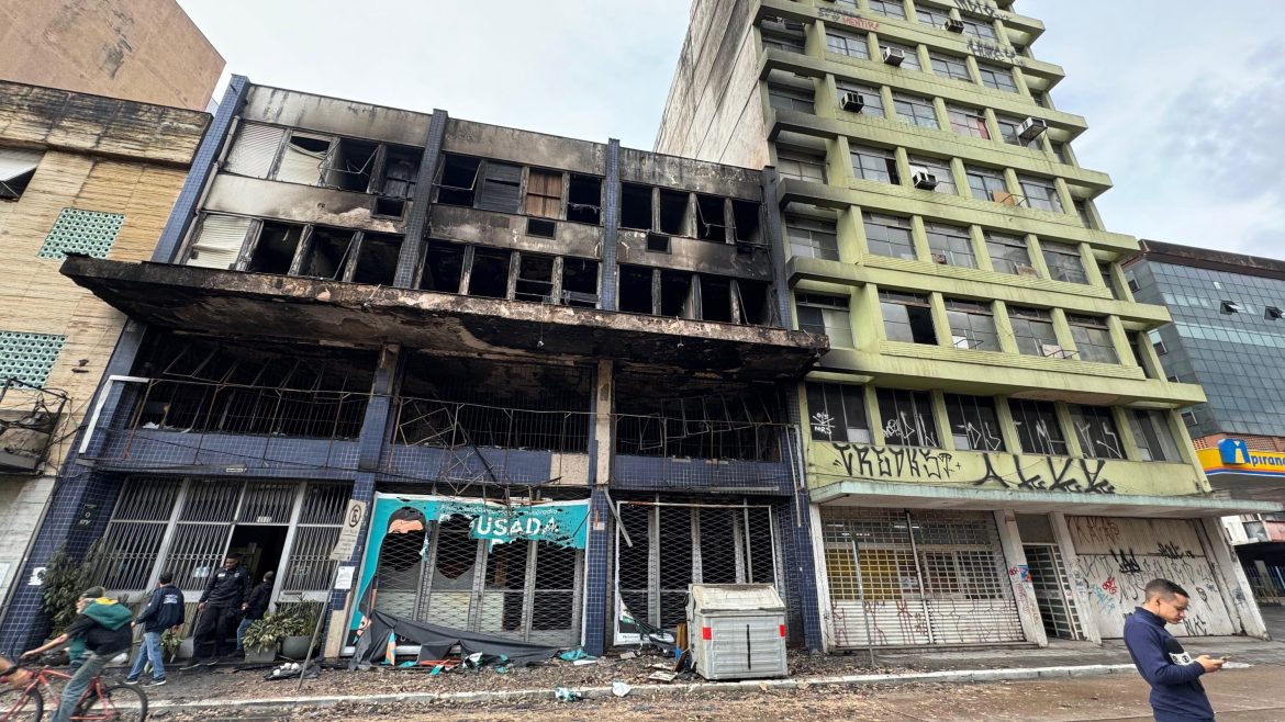 pousada-que-incendiou-e-deixou-11-mortos-no-rs-era-avisada-de-fiscalizacoes-com-antecedencia,-diz-ex-secretario-em-cpi