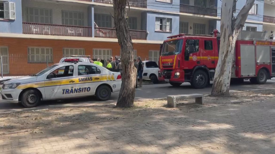idosa-de-81-anos-morre-ao-ser-arremessada-contra-grade-de-predio-apos-atropelamento-no-rs,-diz-policia