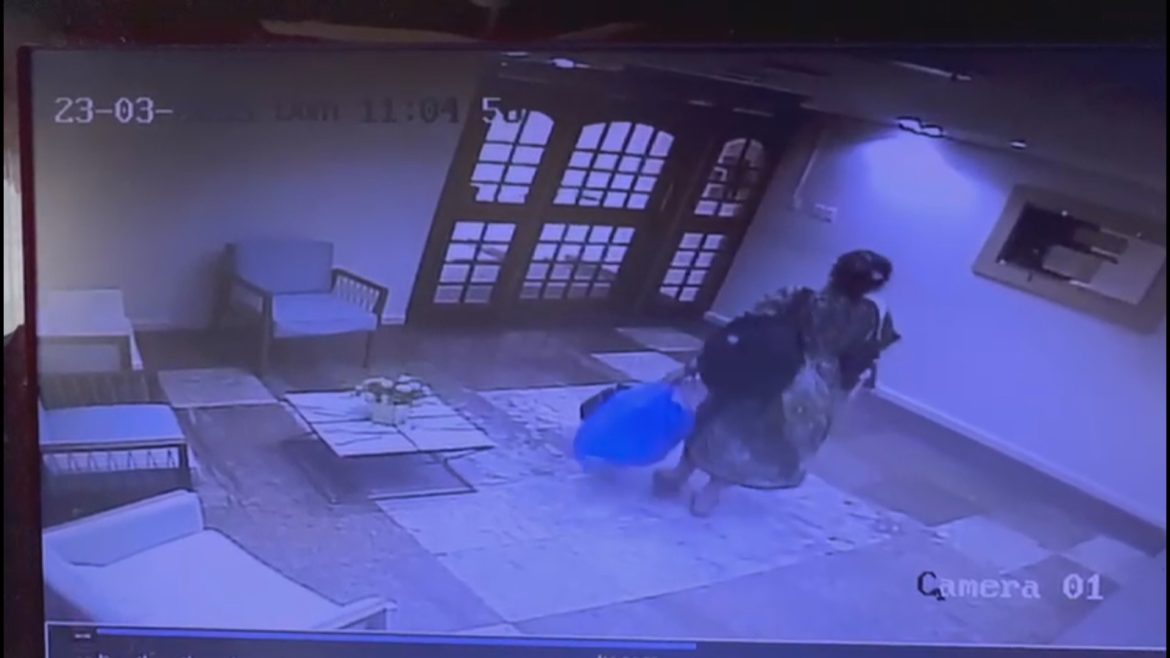 video-mostra-momento-em-que-suspeita-de-matar-mulher-apos-aplicacao-de-silicone-deixa-predio-de-vitima-no-rs