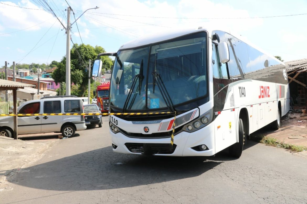 motorista-confirma-a-policia-que-estava-fora-do-onibus-quando-veiculo-atingiu-e-matou-pai-e-filha-de-5-anos