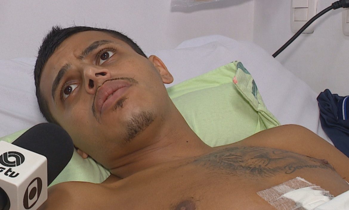 ‘me-jogaram-na-rua-como-se-eu-fosse-um-bicho’,-diz-motoboy-esfaqueado-9-vezes-em-emboscada-dentro-de-condominio-no-rs