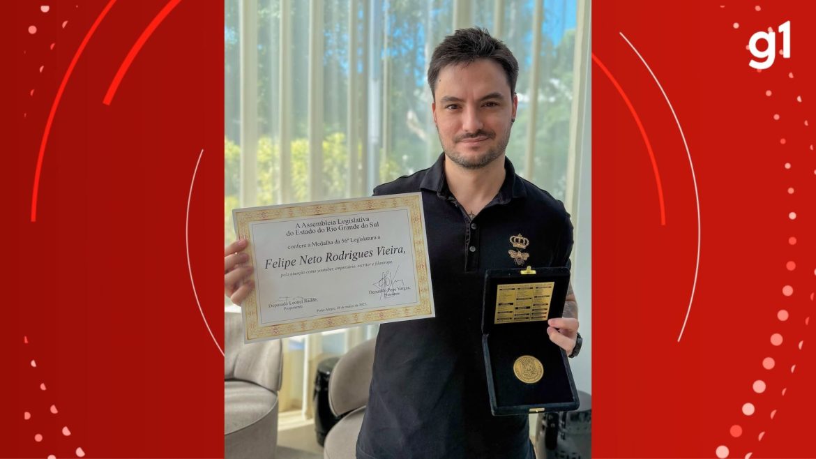 felipe-neto-e-homenageado-pela-assembleia-legislativa-do-rs-por-ajuda-durante-enchente