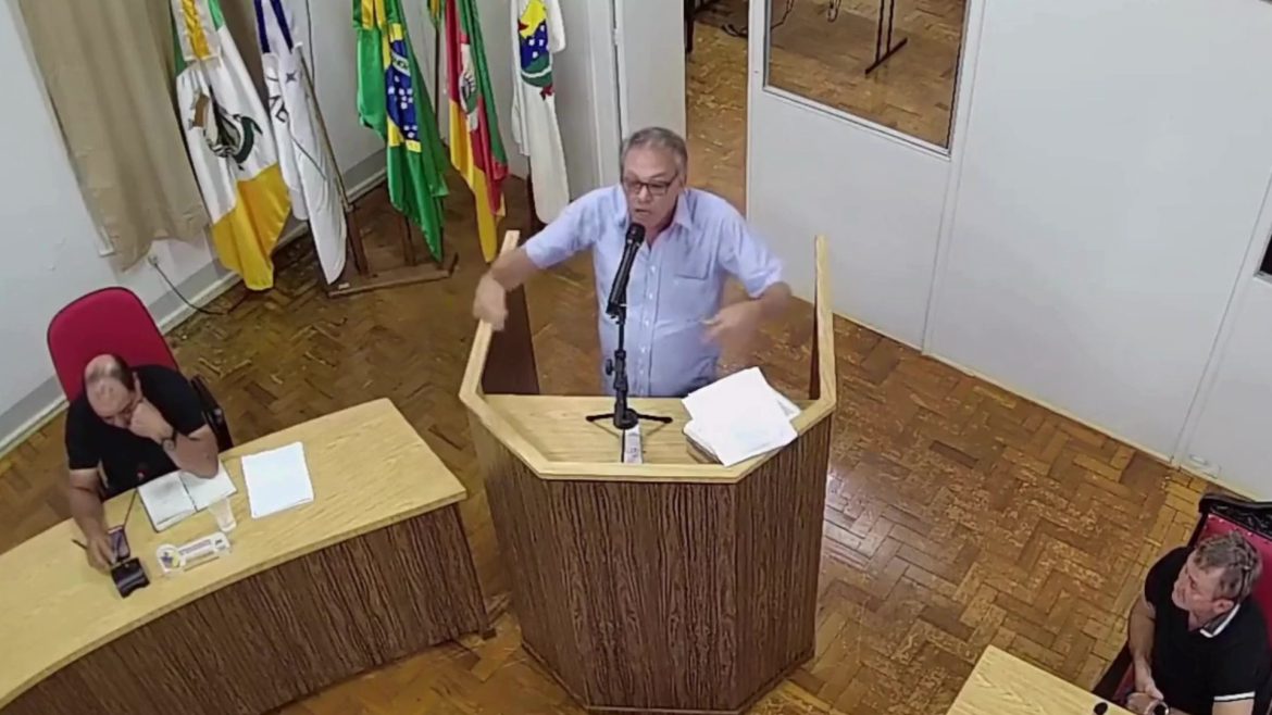 vereador-e-indiciado-por-racismo-apos-fala-em-sessao-no-rs,-diz-policia;-veja-video