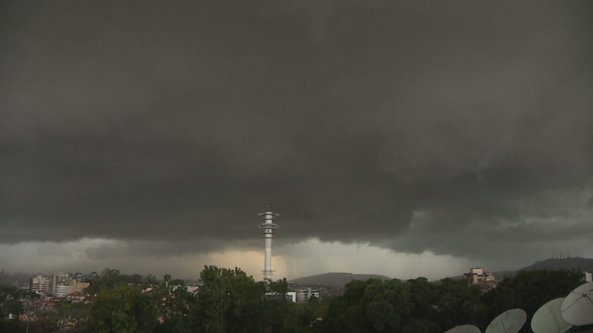 porto-alegre-e-regiao-metropolitana-tem-nova-previsao-de-tempestade,-diz-inmet