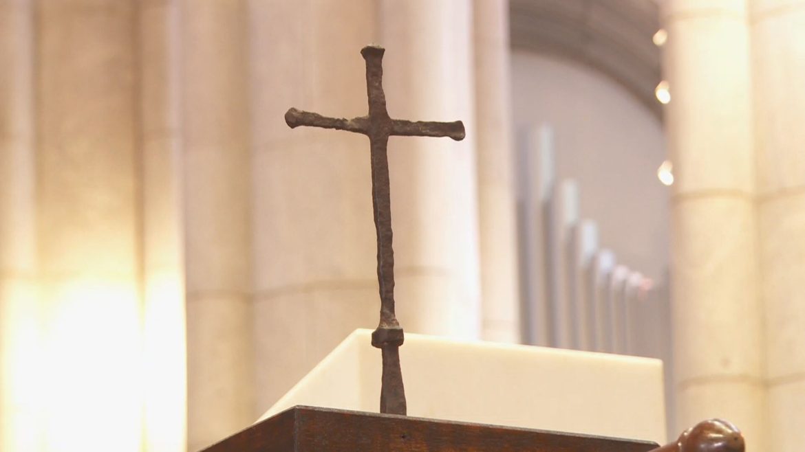 cruz-da-primeira-missa-do-brasil,-em-1500,-estara-em-porto-alegre-na-sexta-feira-santa;-veja-programacao-nas-outras-capitais