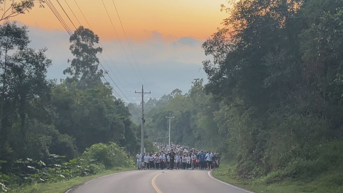 procissao-de-9-km-ate-cristo-protetor-reune-3-mil-fieis-em-encantado