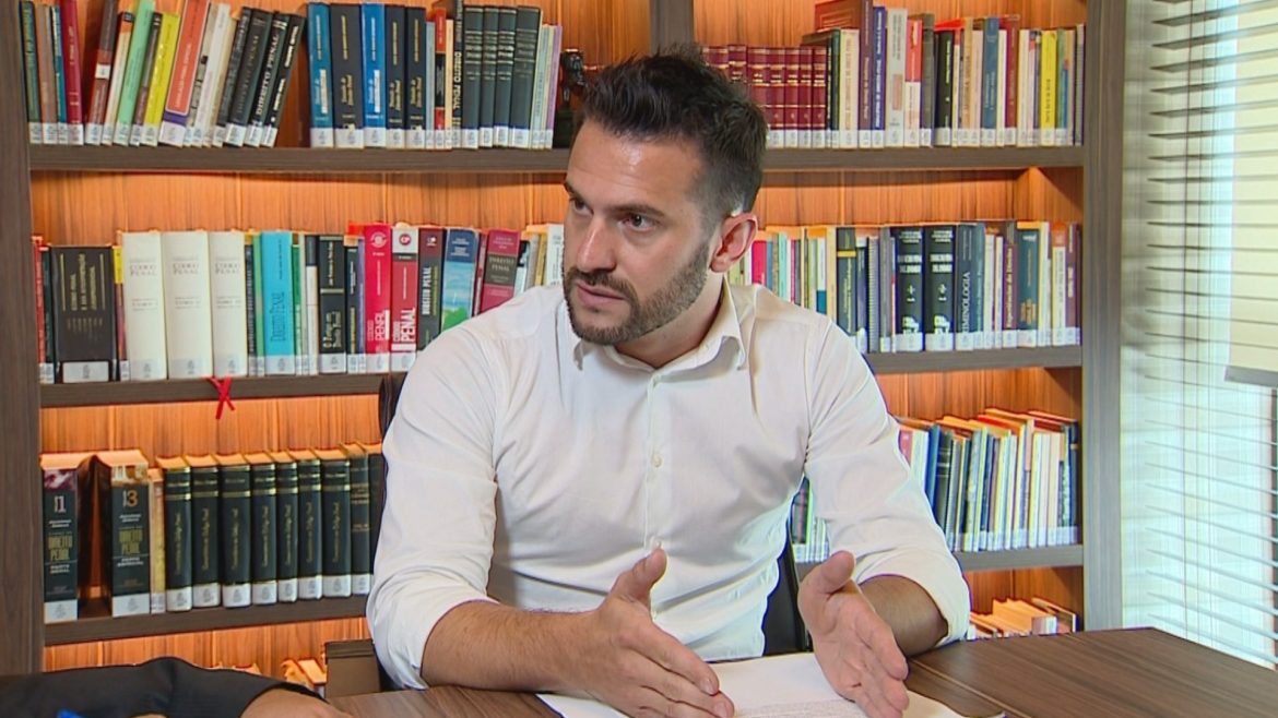 saiba-o-que-acontece-com-prefeito-de-viamao,-condenado-por-divulgar-audios-intimos-de-mulher-em-caixa-de-som