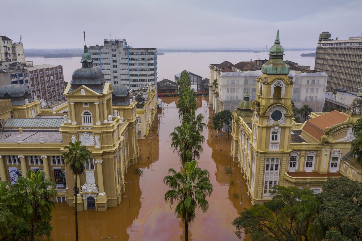 1-ano-de-enchente-no-rs:-documentario-da-rbs-tv-revisita-locais-atingidos-e-mostra-reconstrucao-apos-tragedia;-assista