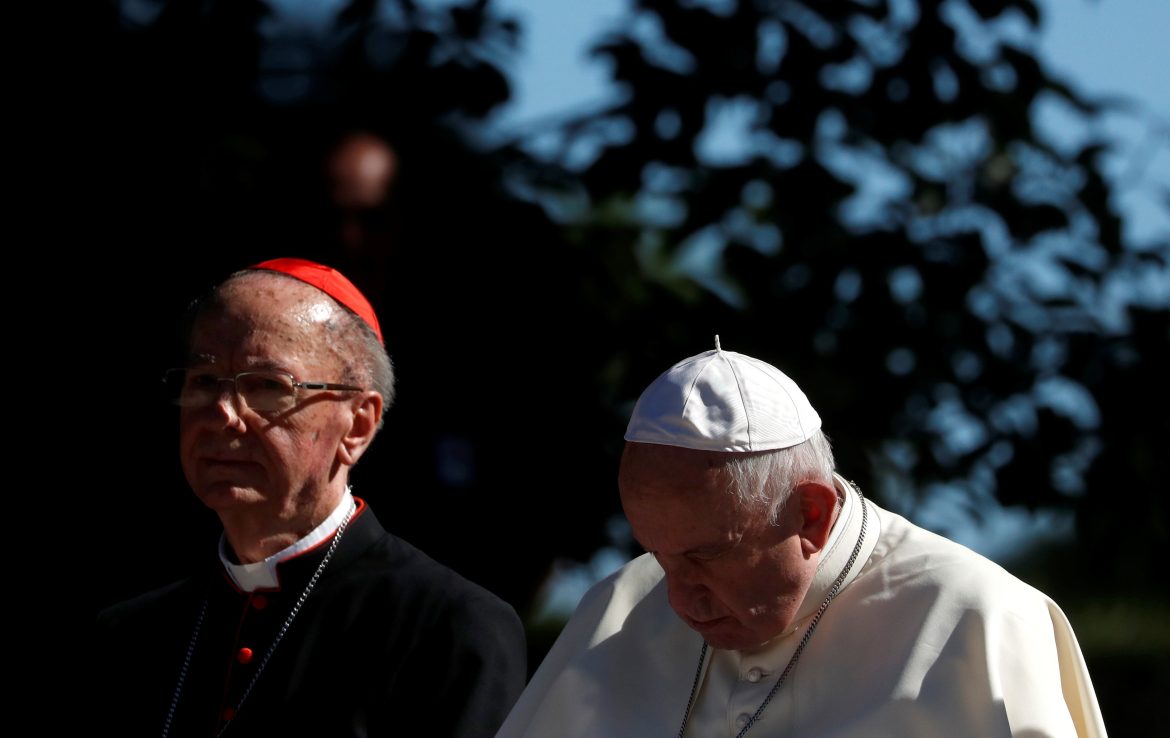 chimarrao-‘gaucho’,-camisas-da-dupla-gre-nal-e-cristo-protetor:-relembre-a-relacao-do-papa-francisco-com-o-rs