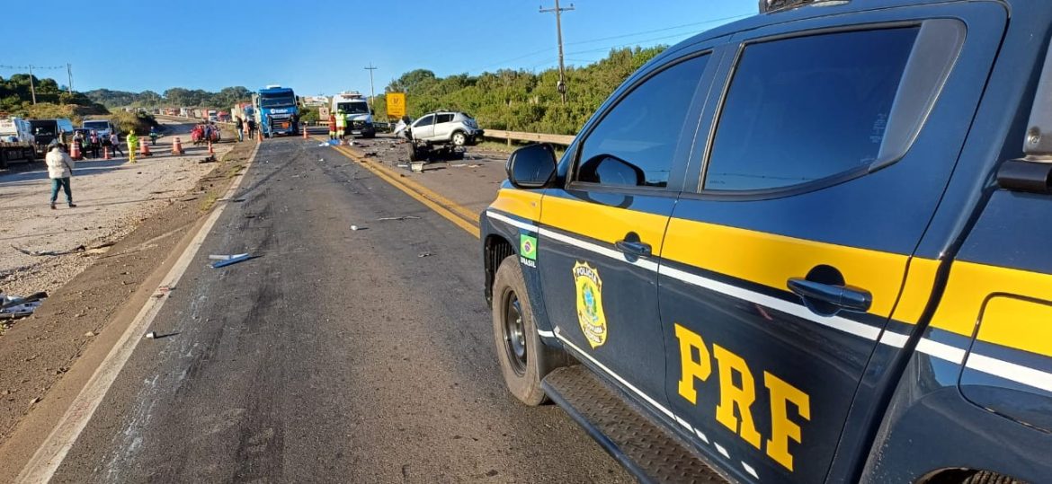 colisao-entre-carro-e-caminhao-deixa-quatro-mortos-na-br-386,-em-soledade,-diz-prf