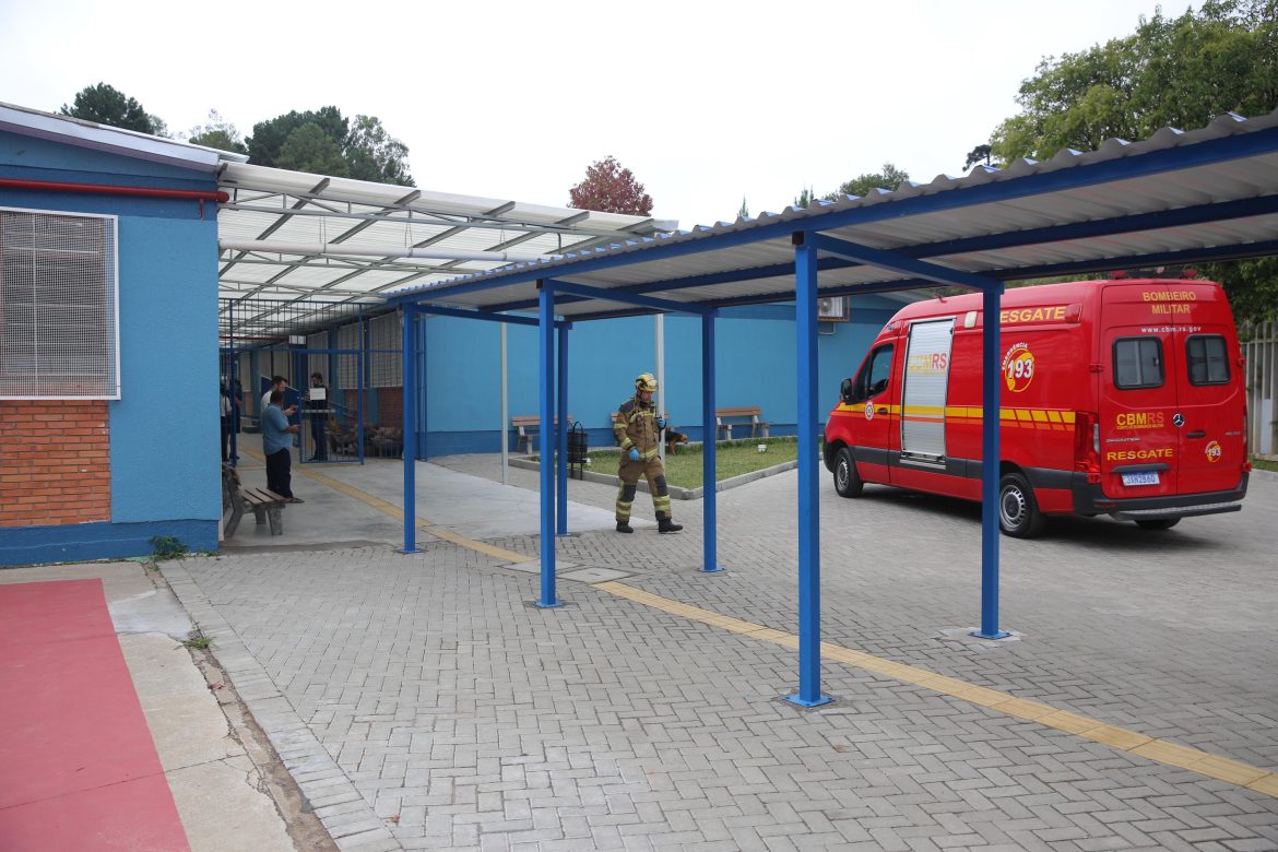 professora-e-esfaqueada-por-alunos-do-7o-ano-em-escola-de-caxias-do-sul,-diz-policia