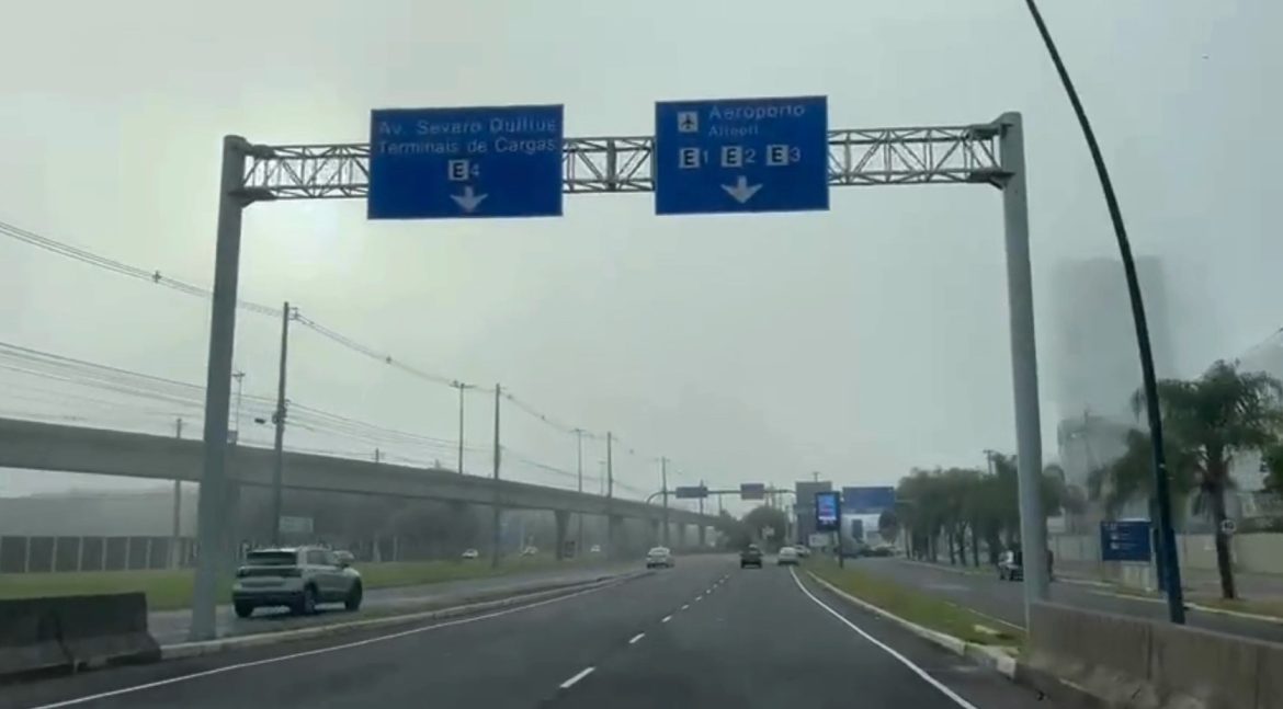 nevoeiro-afeta-voos-no-aeroporto-de-porto-alegre-na-manha-desta-quarta-feira;-veja-imagens