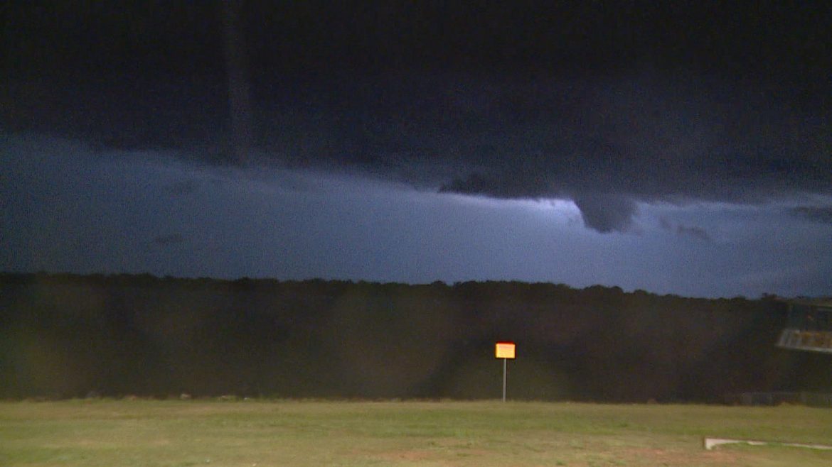 chuvas-de-188-mm-e-rajadas-de-vento-de-ate-100-km:-temporais-causam-transtornos-no-rs