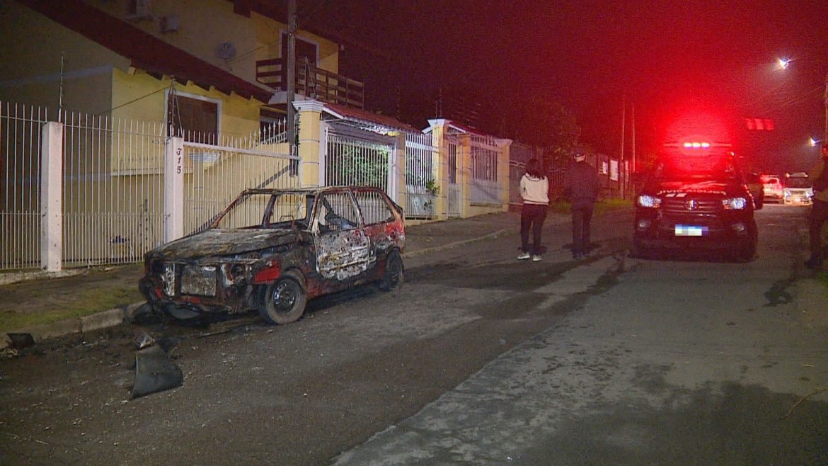 corpo-e-encontrado-no-porta-malas-de-carro-apos-veiculo-ser-incendiado-em-porto-alegre