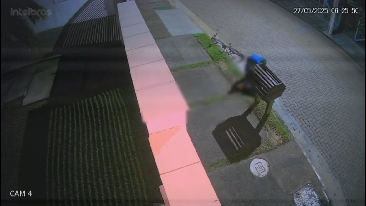 video:-homem-esfaqueia-instrutor-de-autoescola,-foge-de-bicicleta-e-volta-para-roubar-celular-do-corpo,-diz-policia;-suspeito-foi-preso-no-rs