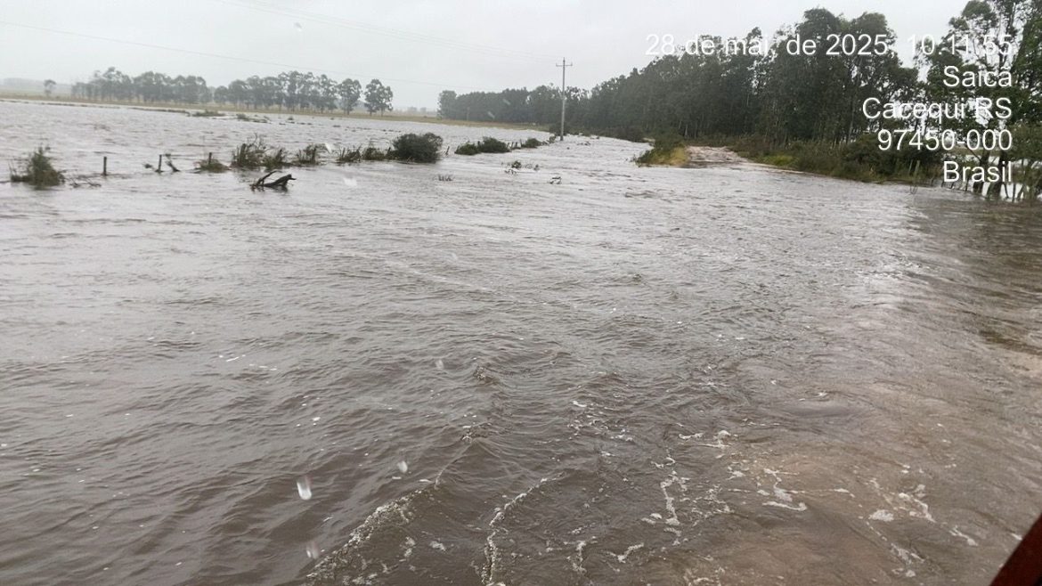 chuva-faz-arroio-transbordar,-e-moradores-de-comunidade-ficam-ilhados-no-rs