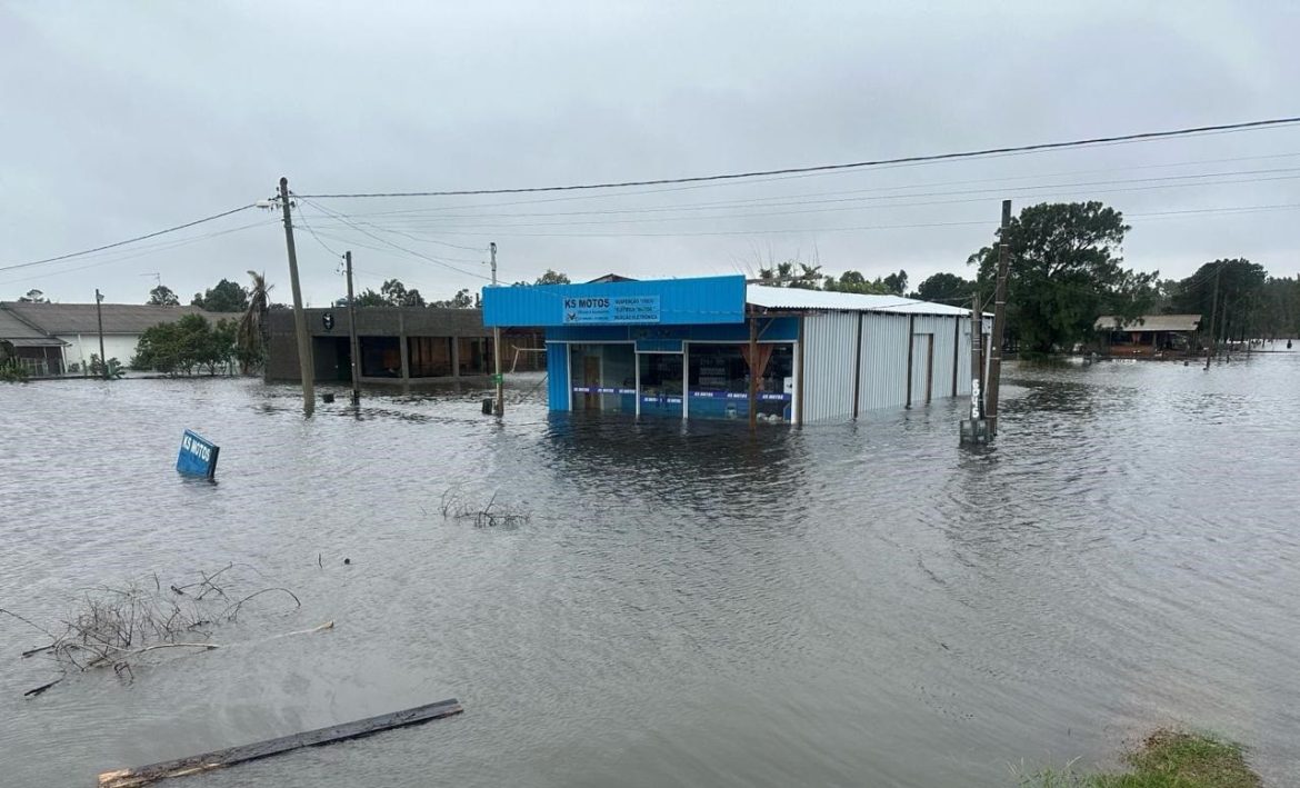 chuva-inunda-casas-e-comercio-de-mostardas-e-deixa-120-desabrigados