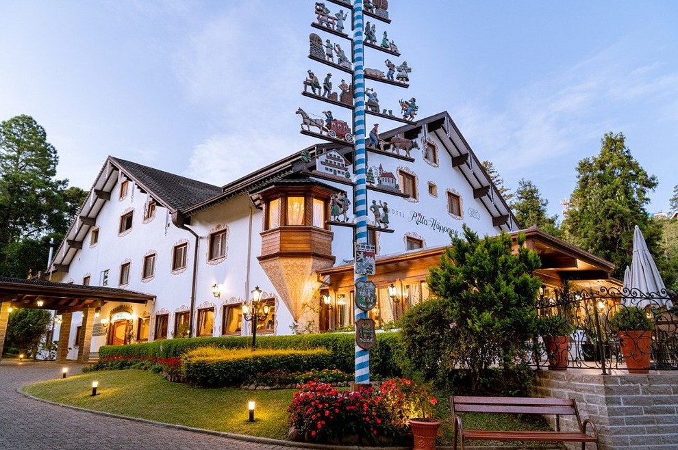 suite-com-72m,-piscina-termica-privativa-e-diarias-de-r$-3,1-mil-no-natal:-conheca-o-hotel-de-gramado-que-esta-entre-melhores-do-mundo
