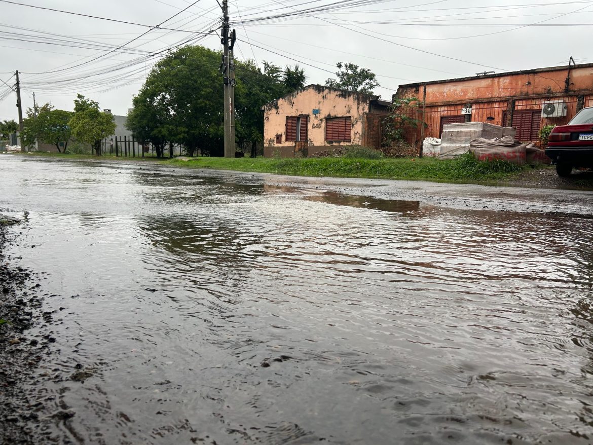 temporal-no-rs:-uruguaiana-tem-80-mm-de-chuva-em-3-horas,-e-hulha-negra-cancela-aulas