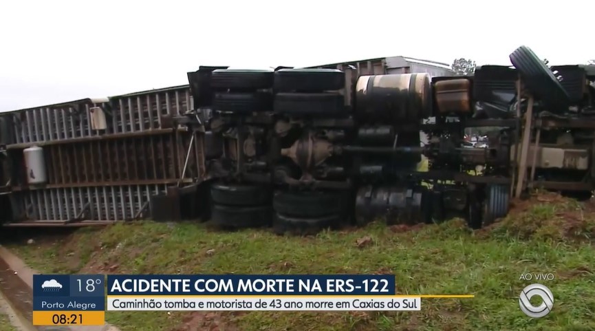 motorista-morre-apos-caminhao-tombar-na-ers-122,-em-caxias-do-sul