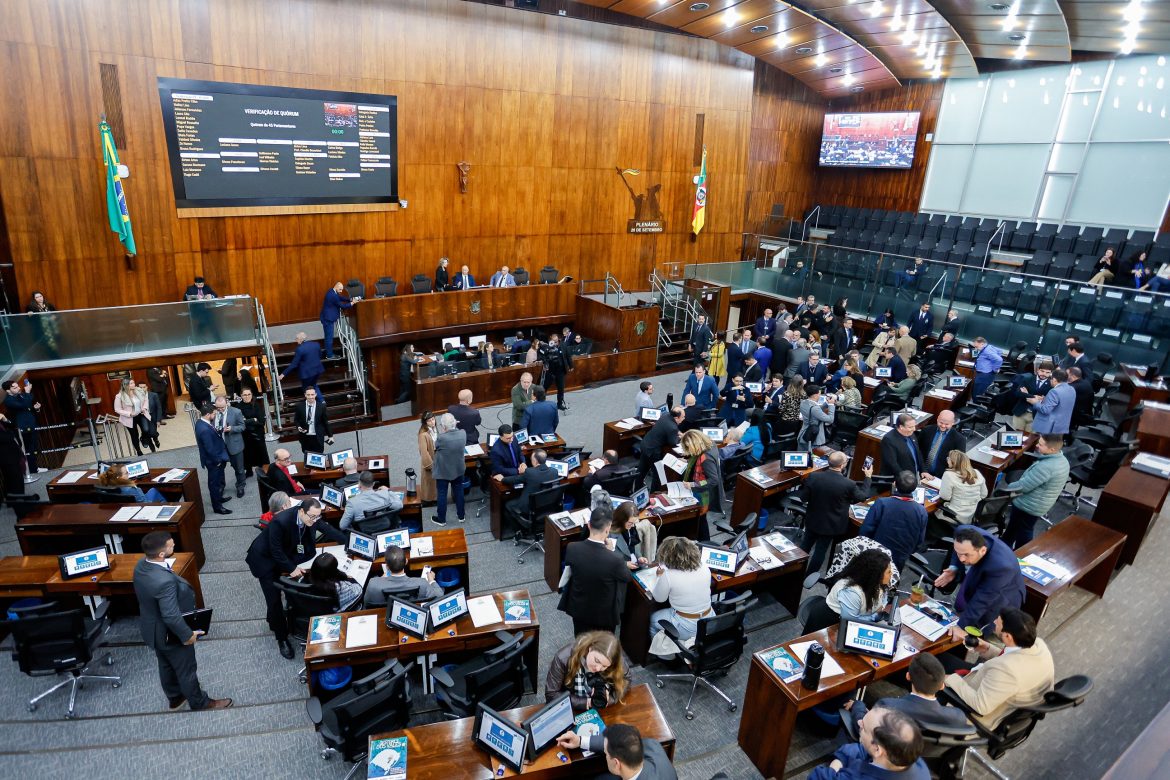 rs-aprova-reajuste-de-8%-no-salario-minimo-regional;-valor-fica-em-r$-1.789,04