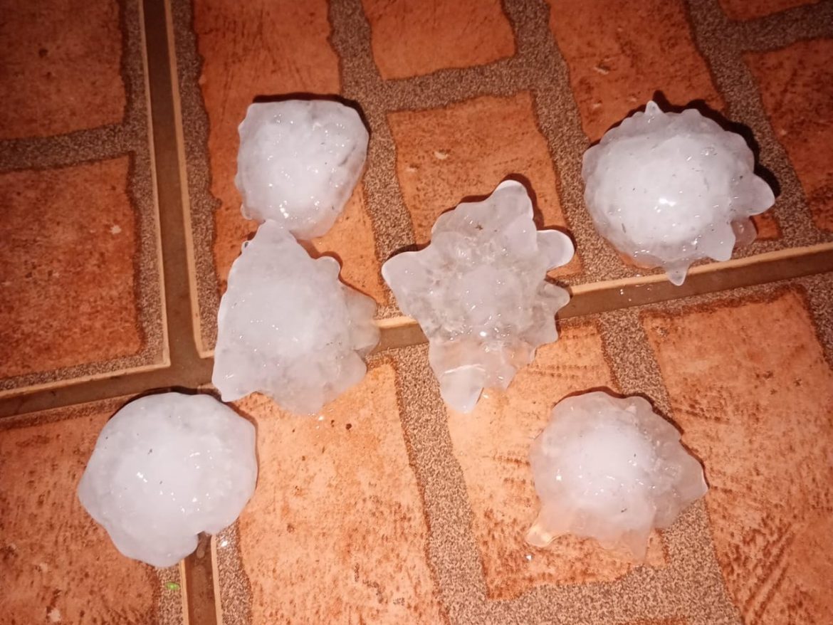 video:-temporal-com-granizo-e-registrado-em-sao-valentim;-frente-fria-deve-manter-instabilidade-no-rs