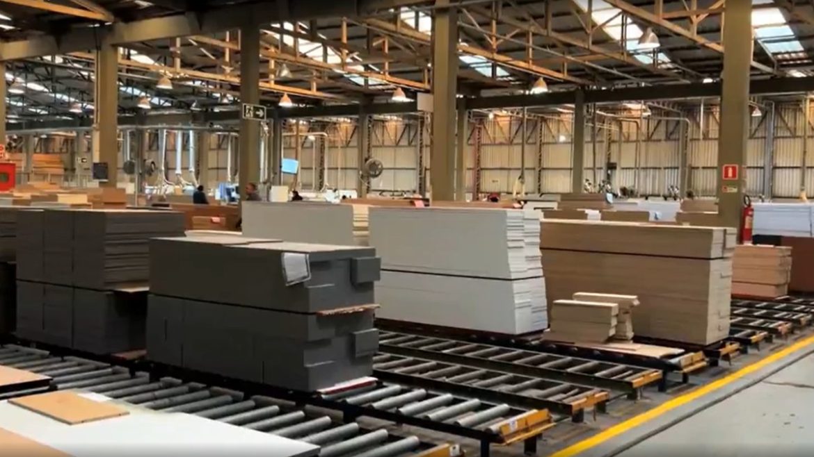 exportacoes-de-moveis-da-serra-do-rs-para-os-eua-sao-interrompidas-apos-anuncio-de-nova-tarifa