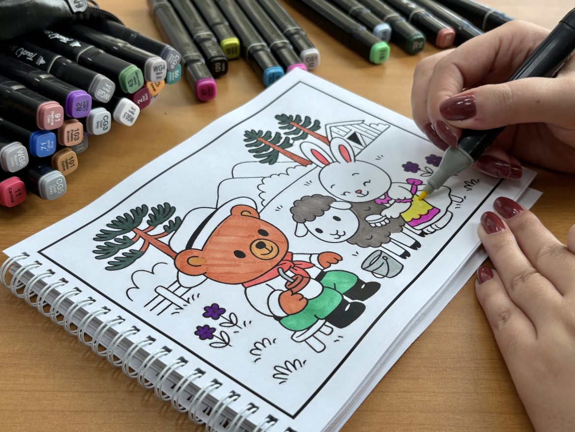 ‘gaucho-goods’:-livro-de-colorir-tematico-inspirado-em-bobbie-goods-vende-mais-de-mil-copias-em-uma-semana-no-rs