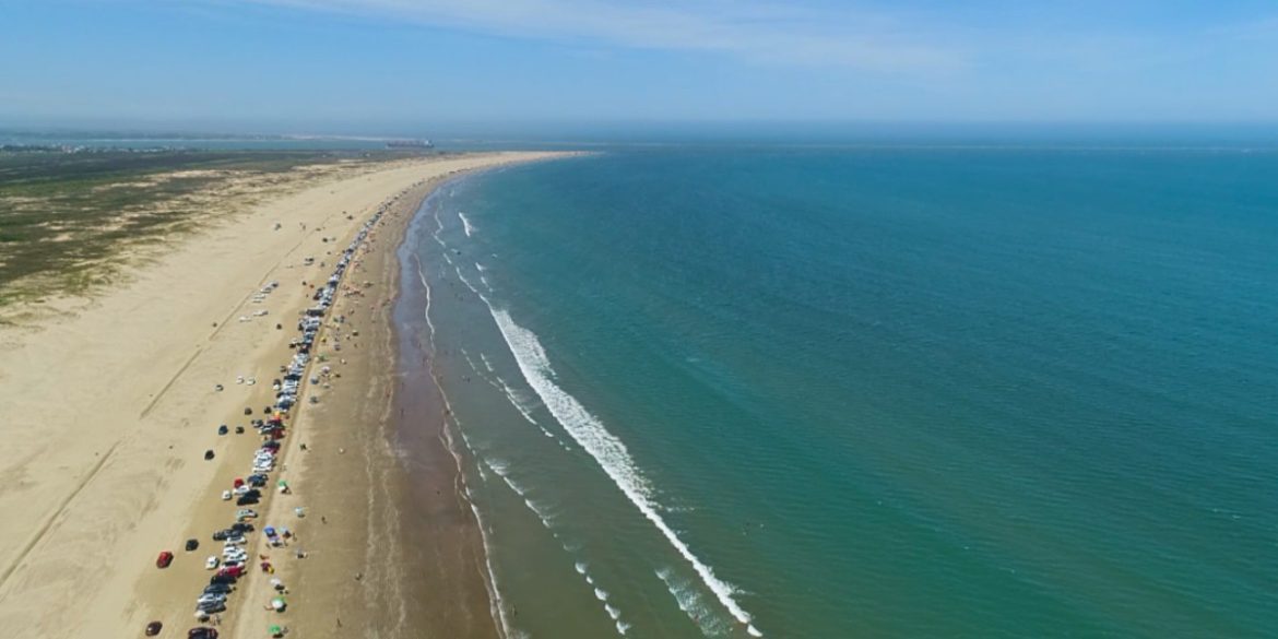praia-que-pode-ser-vista-do-espaco-expoe-disputa-por-titulo-de-maior-do-brasil:-cassino-ou-hermenegildo?