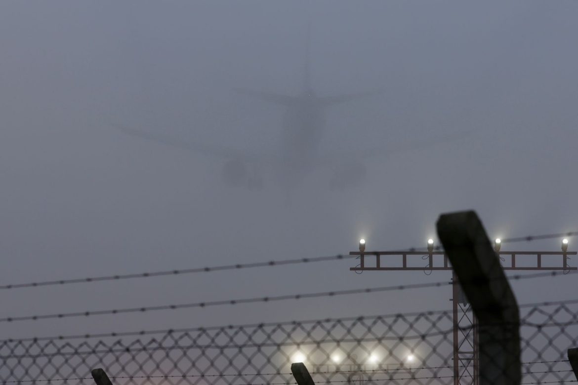 nevoeiro-impacta-voos-e-causa-transtornos-no-aeroporto-salgado-filho,-em-porto-alegre