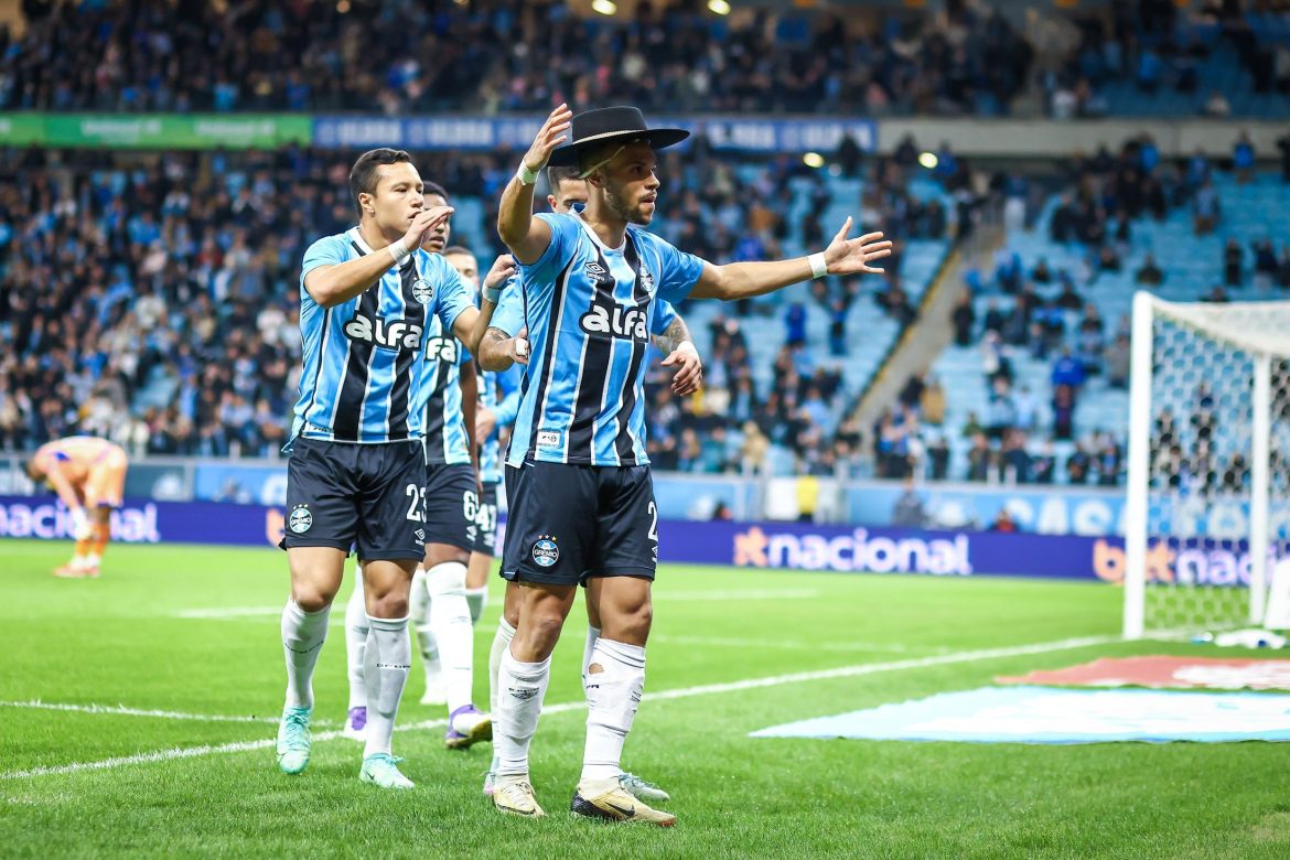‘foi-a-maneira-que-encontrei-para-homenagear-o-povo-daqui’,-diz-jogador-do-gremio-que-usou-chapeu-gaucho-para-celebrar-gol