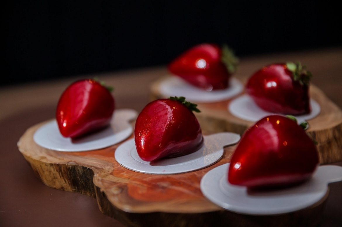 golpe-do-‘morango-do-amor’:-criminosos-criam-perfis-nas-redes-sociais-com-promocoes-falsas-do-doce-no-rs;-saiba-como-se-proteger