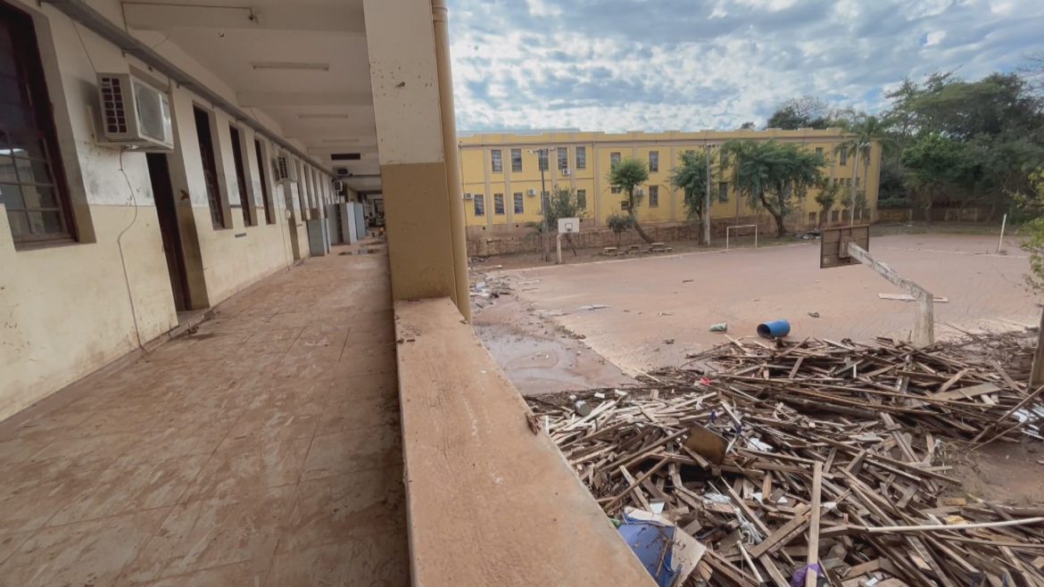 volta-ao-‘castelinho’:-escola-do-rs-que-ficou-submersa-em-enchente-retoma-aulas-apos-2-anos;-veja-antes-e-depois