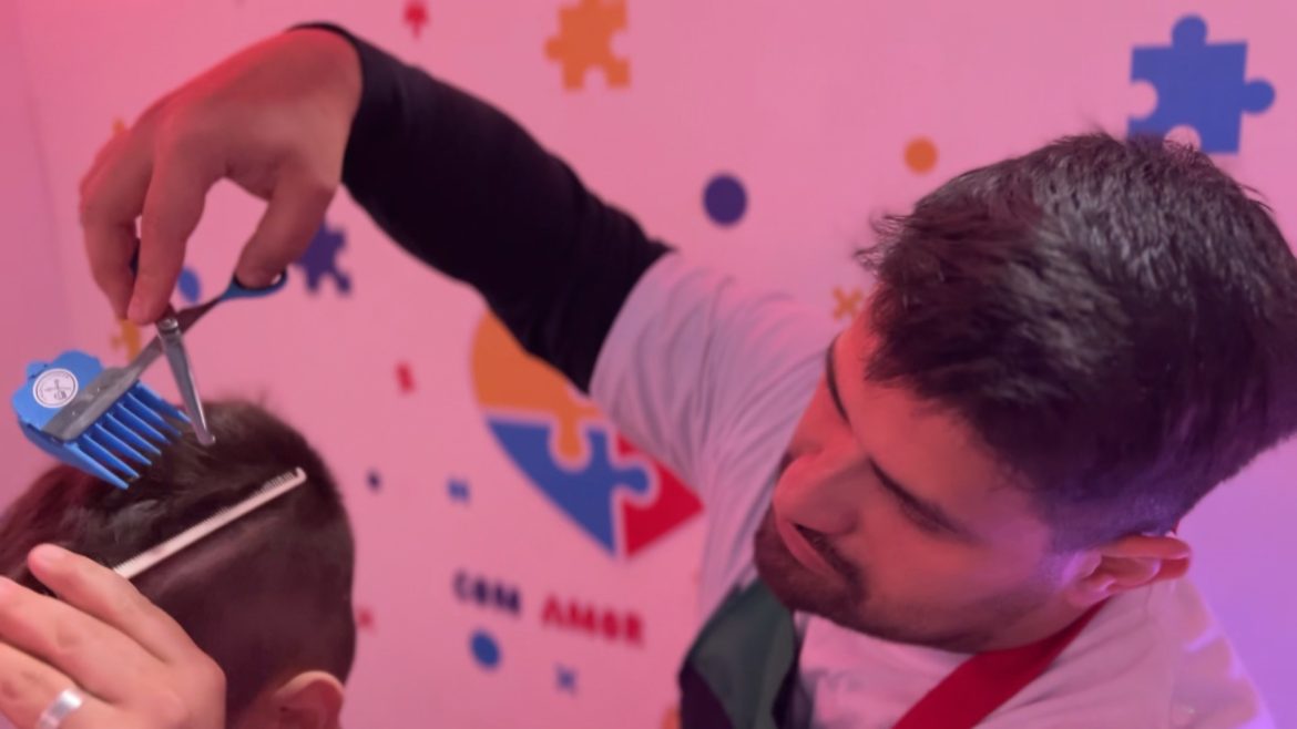 pai-atipico:-barbeiro-cria-espaco-para-atender-criancas-autistas-inspirado-nos-proprios-filhos