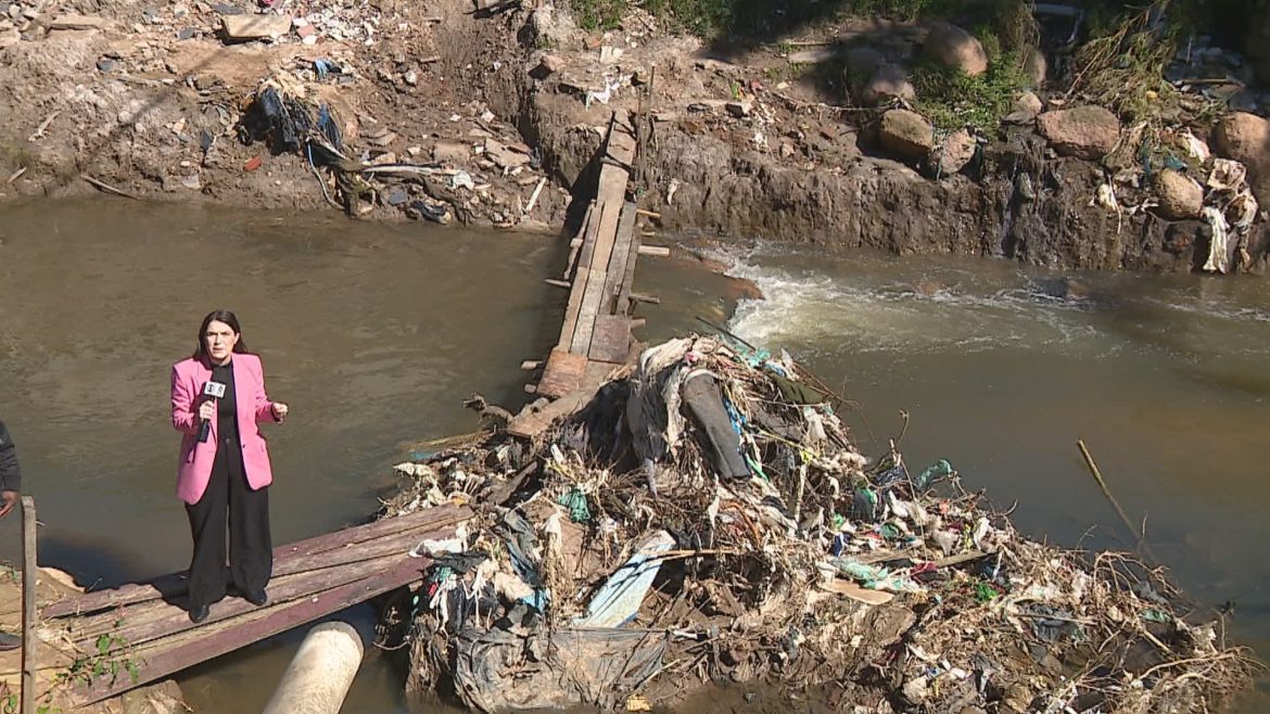 antes-e-depois:-mais-de-um-ano-apos-enchente-destruir-ponte,-ligacao-entre-cidades-do-rs-e-feita-por-tabuas