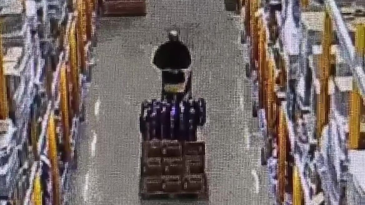 tenente-da-brigada-militar-e-afastado-apos-tentativa-de-furto-em-supermercado-no-rs;-video