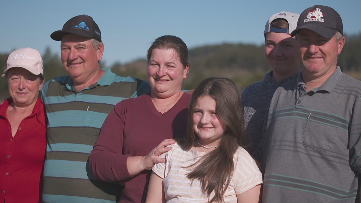 ‘desistir-nunca-foi-opcao’:-apos-enchente,-familia-de-agricultores-constroi-nova-propriedade-em-regiao-mais-alta-de-sao-sebastiao-do-cai