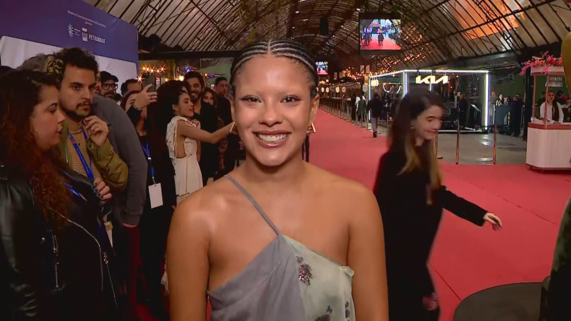 bella-campos-estreia-no-cinema-e-marca-presenca-no-tapete-vermelho-do-festival-de-gramado:-‘maria-de-fatima-estaria-amando’