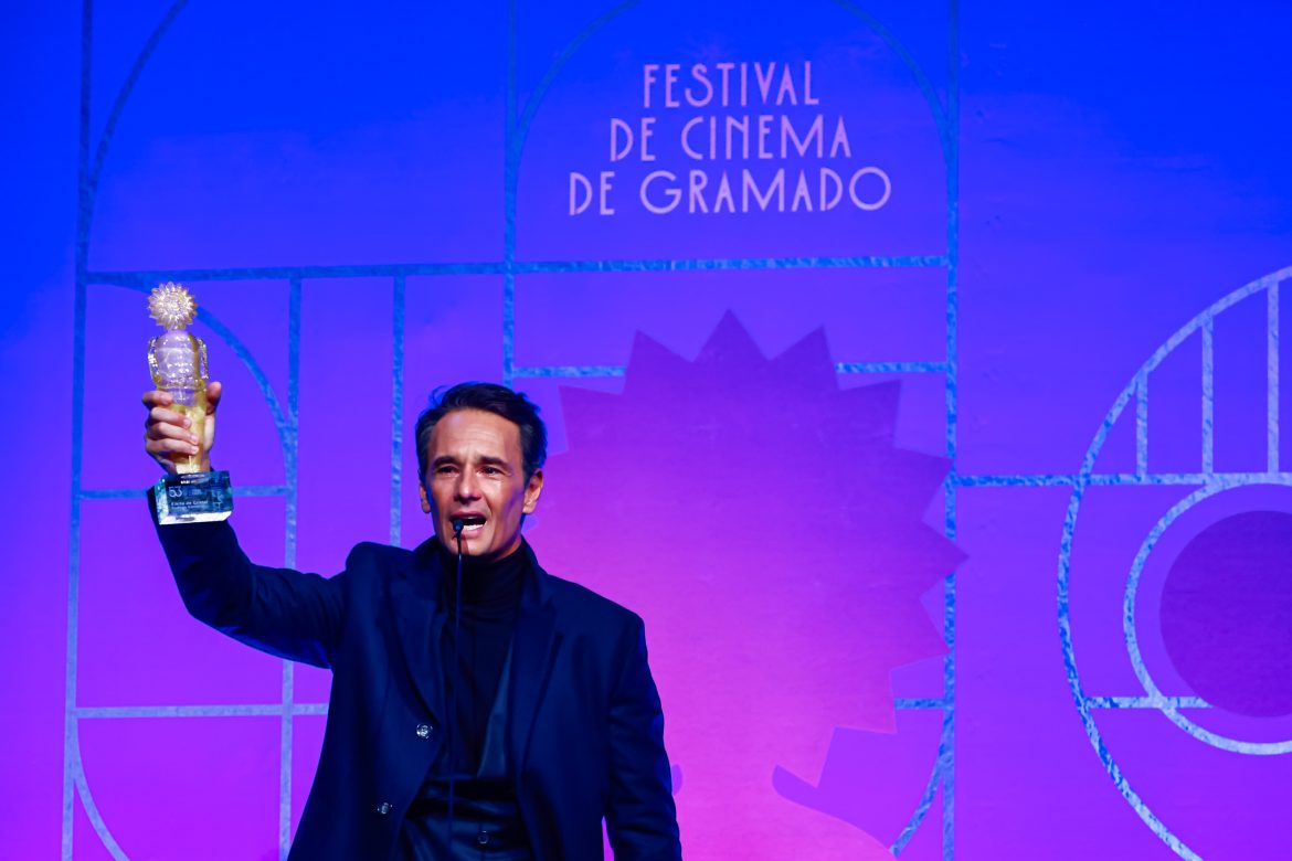 rodrigo-santoro,-bella-campos-e-miguel-falabella:-veja-quem-passou-pelo-tapete-vermelho-e-marcou-presenca-no-festival-de-gramado