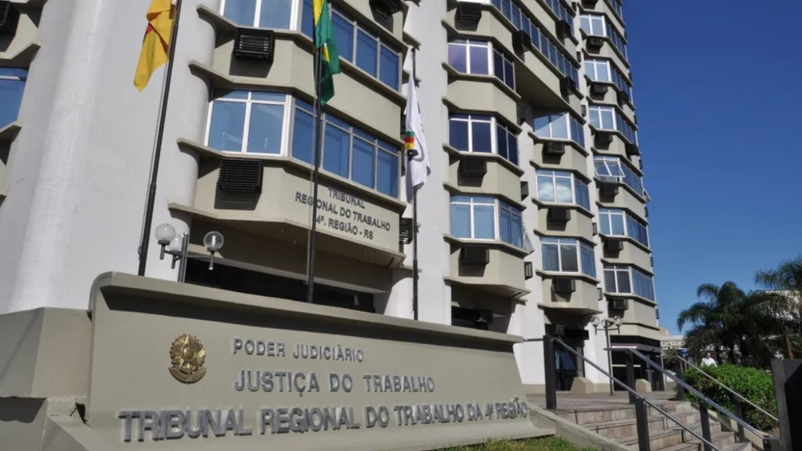 justica-condena-cooperativa-medica-a-pagar-r$-15-mil-a-funcionaria-vitima-de-injuria-racial:-‘a-cor-nao-pega’,-disse-medico