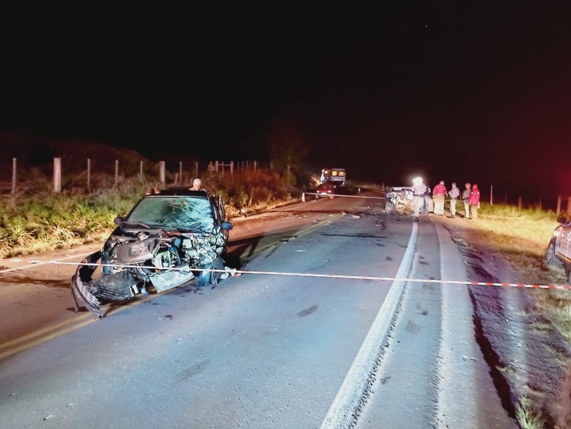 acidente-com-tres-veiculos-deixa-um-morto-e-feridos-na-rs-400