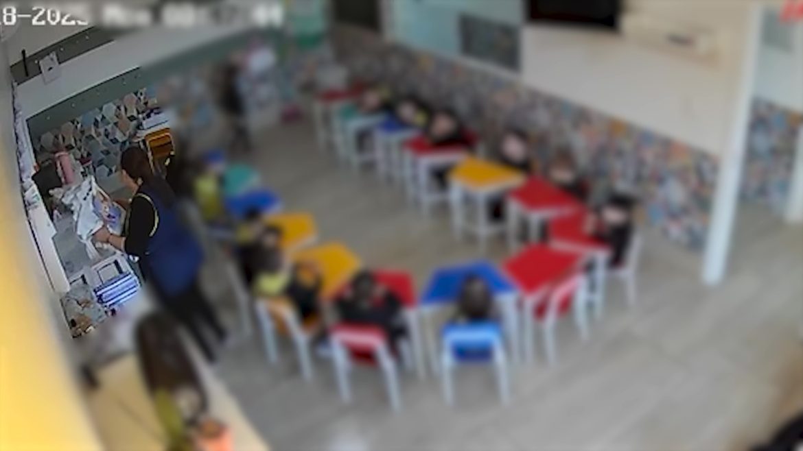 professora-filmada-agredindo-crianca-de-4-anos-em-escola-no-rs-pode-responder-por-tortura,-diz-delegada