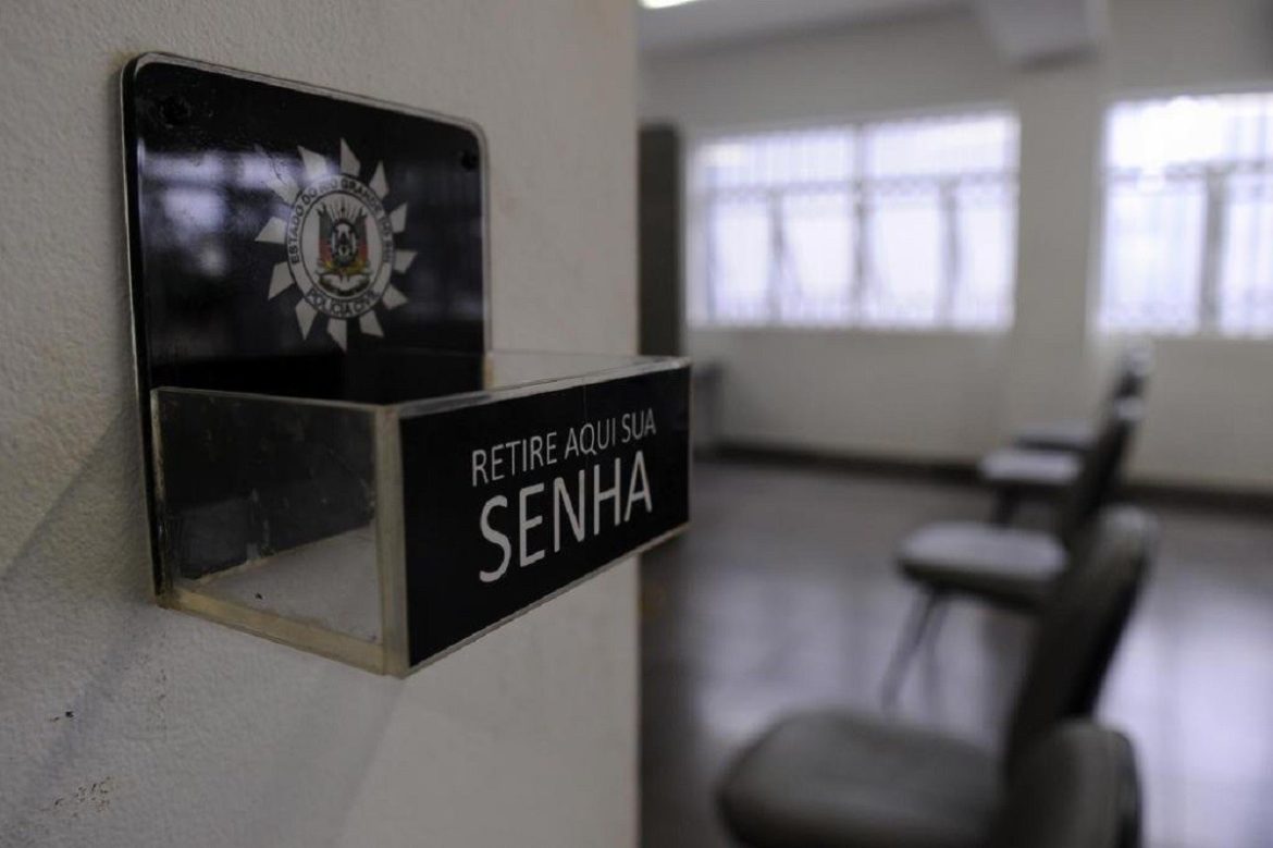 policia-suspeita-que-mulher-foi-morta-a-tiros-por-engano-ao-checar-porta-de-apartamento-pelo-olho-magico-em-caxias-do-sul