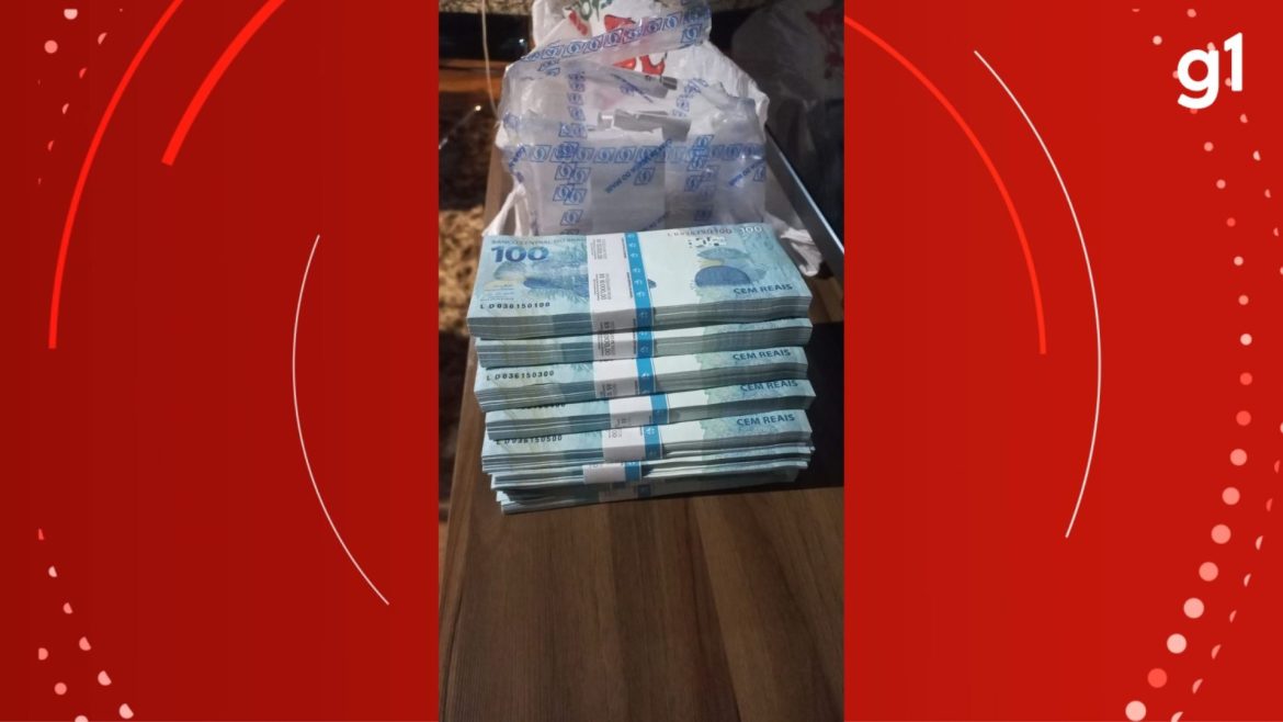 policia-ve-indicios-de-lavagem-de-dinheiro-apos-achar-r$-100-mil-em-casa-de-ex-secretaria-de-canoas-suspeita-de-matar-animais