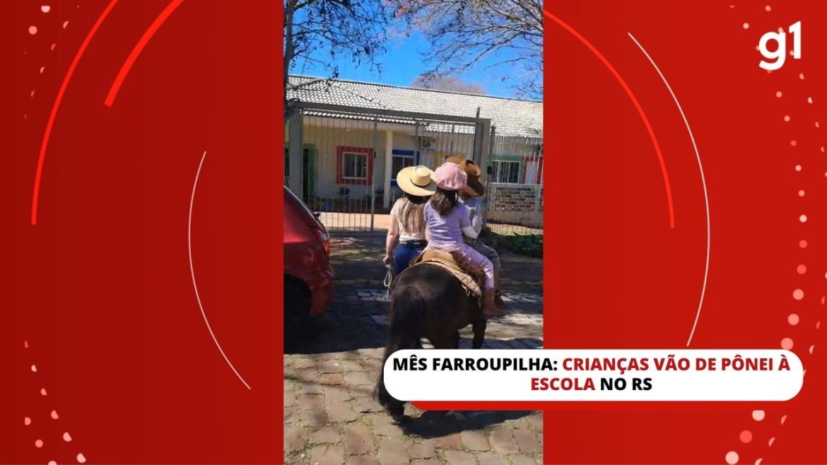 para-celebrar-mes-farroupilha,-criancas-vao-de-ponei-a-escola-no-rs;-video