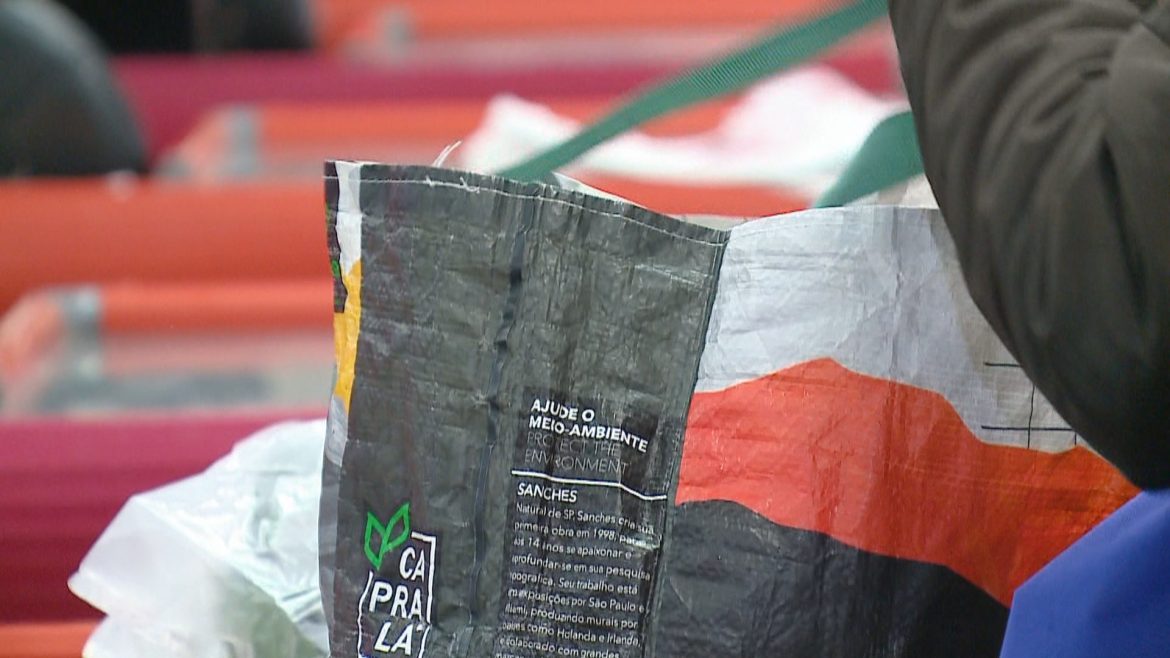 voce-sabia?-quem-usa-sacolas-retornaveis-tem-prioridade-na-fila-de-supermercados-no-rs;-veja-regras